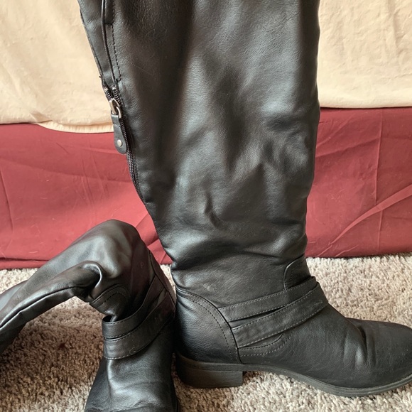 Boots - Picture 5 of 6